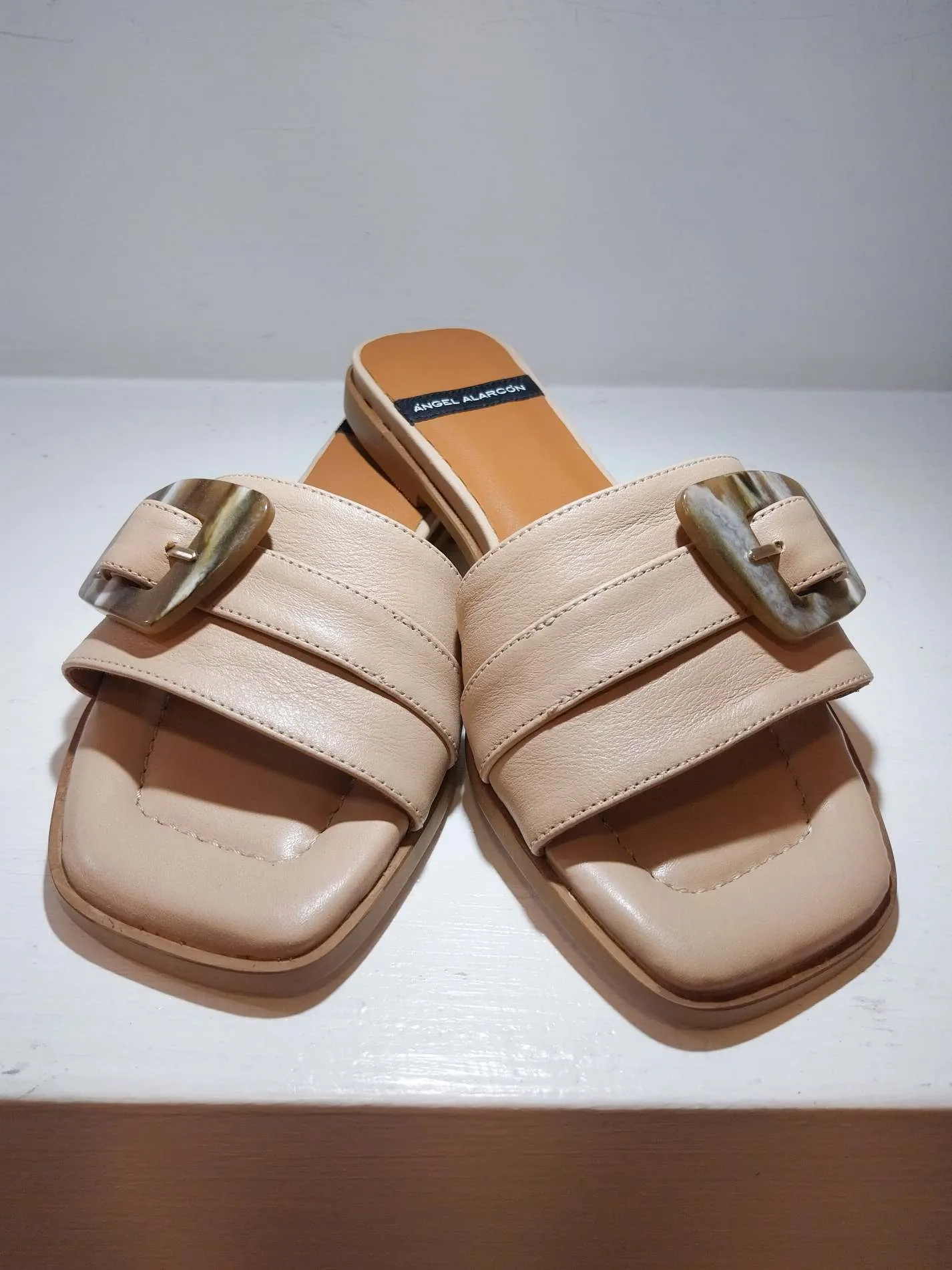 Angel Alarcon       YASAL - beige